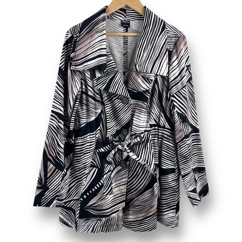 Tribal‎ abstract black and cream print lightweight raincoat size 8